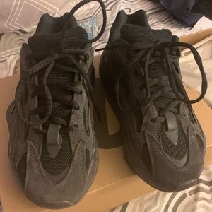 Yeezy boost 700 Vanta size 6 men or 7.5 women’s